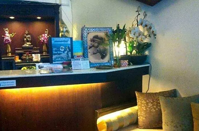 Smile Society Boutique *